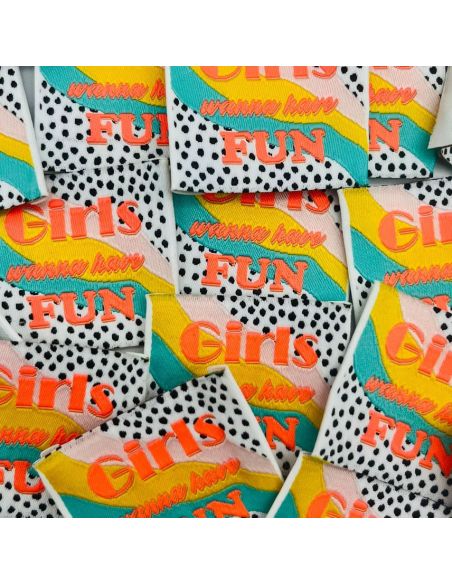 Set van 5 geweven labels om op te naaien Girls wanna have fun