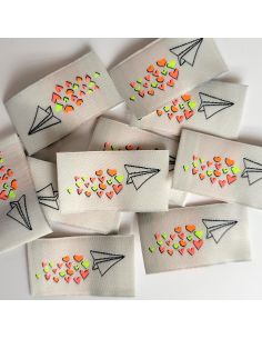 Set van 5 geweven labels om op te naaien Love is in the air
