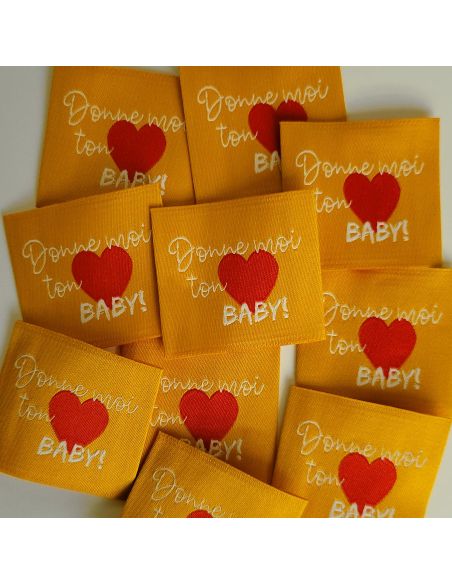 Set van 5 geweven labels om op te naaien Geef me je hart baby - Safraan
