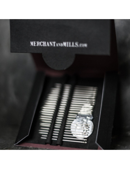 Boekje met 25 fijne naalden van Merchant & Mills