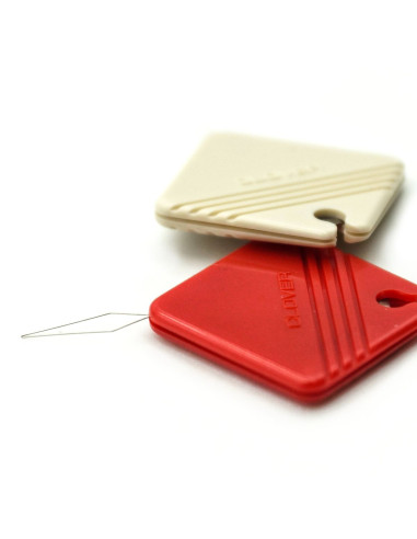 Set van 2 naaldinrijgers met geïntegreerde draadknippers Clover