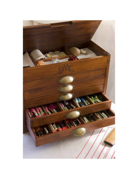Vintage houten DMC meubel met 500 moulinés
