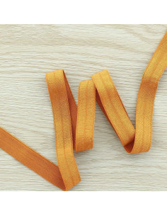 Voorgevouwen satijnen elastische biaisband 15 mm breed - Donkergoud