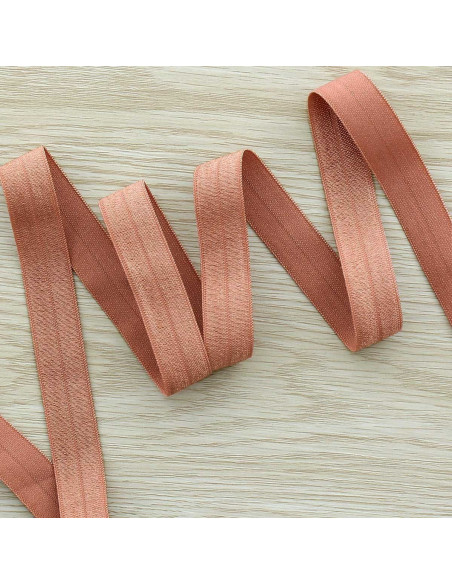 Voorgevouwen satijnen elastische biaisband 15 mm breed - Donker perzik