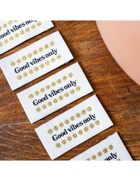 Set van 5 labels om op te naaien - Alleen goede vibes