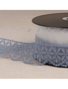 Geborduurde tule met rozetbloemen - Lavendelblauw