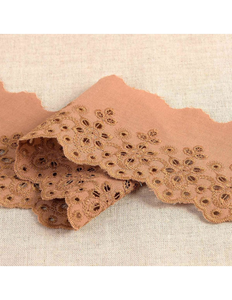 Broderie Anglaise bloemen geschulpt Lily - Nougat
