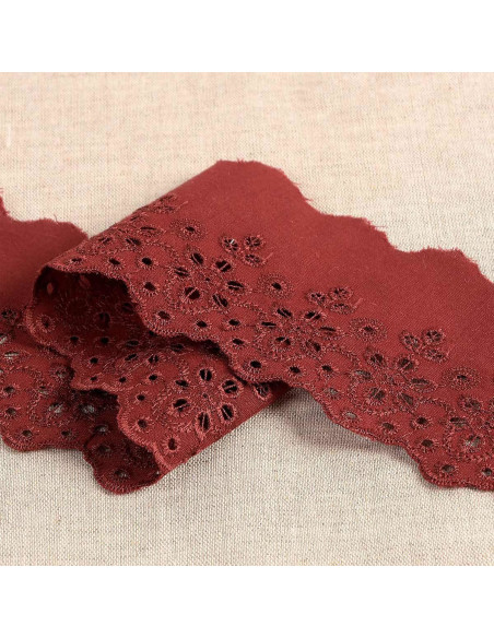 Broderie Anglaise bloemen geschulpt Lily - Bordeaux