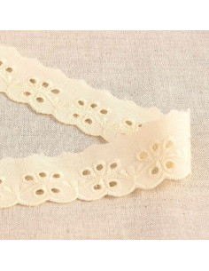 Broderie Anglaise bloemen festonrand Inaya - Ecru