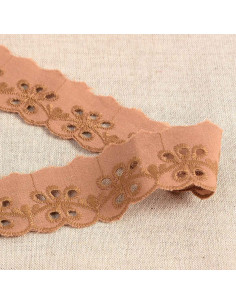 Broderie Anglaise bloemen festonrand Inaya - Nougat