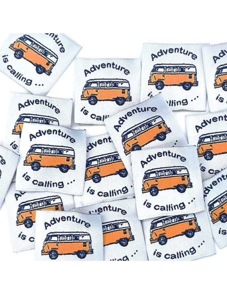 Set van 5 geweven labels om op te naaien Adventure is Calling
