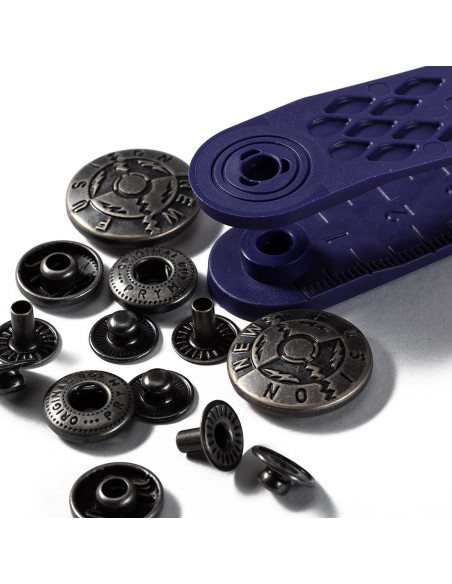 Doos met 6 anorak drukknopen Design met gereedschap 20 mm