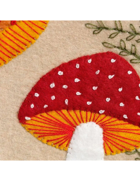 Viltpakket met borduurring - Paddenstoelen