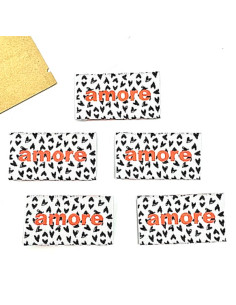 Set van 5 geweven labels om op te naaien Amore 2