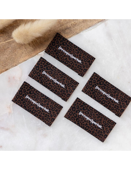 Set van 5 labels om op te naaien - Bijna perfecte chocolade luipaard