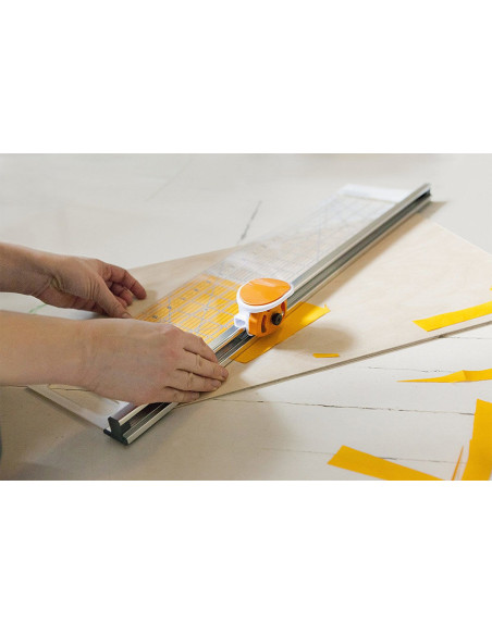 Fiskars gecombineerde roterende snijder & liniaal 6" x 24"