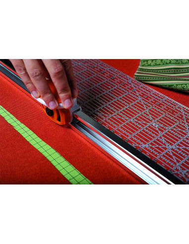Fiskars gecombineerde roterende snijder & liniaal 6" x 24"