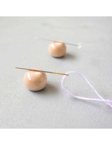 Houten magnetische houder voor naalden en spelden