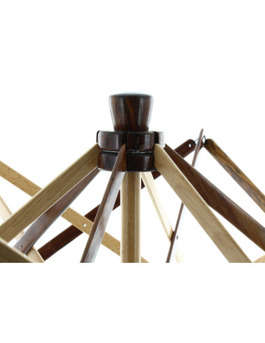 Houten garenhaspel voor wol op tafel Rascol