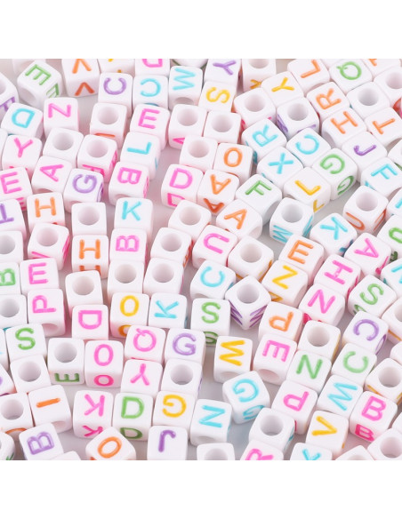 Zakje met 100 witte vierkante kralen - Meerkleurige letters