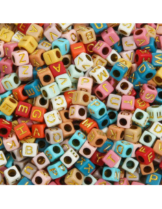 Zakje met 100 vierkante kralen in kleuren - Gouden letters
