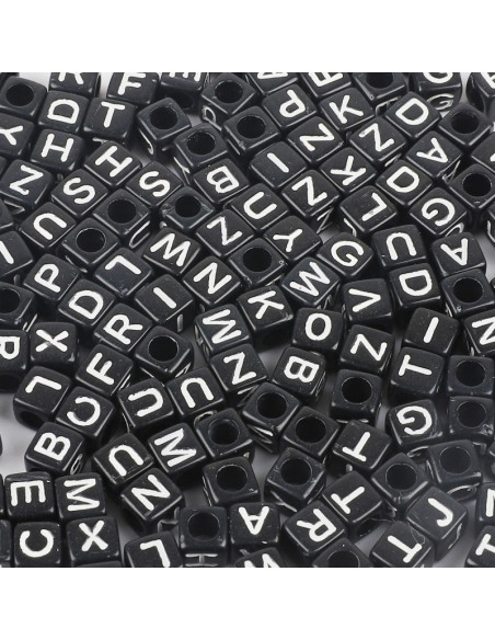 Zakje met 100 zwarte vierkante kralen - Witte letters