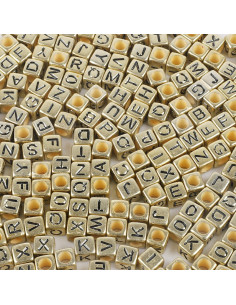 Zakje met 100 gouden vierkante kralen - Zwarte letters