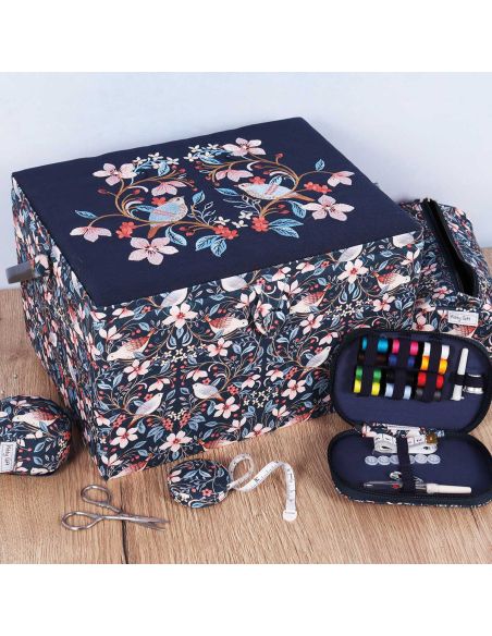 Naaidoos met borduurwerk - Vogels in bloemen