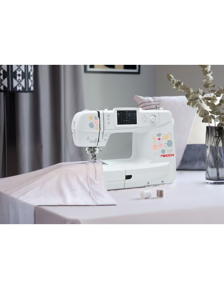 Necchi NE210 naai- en borduurmachine