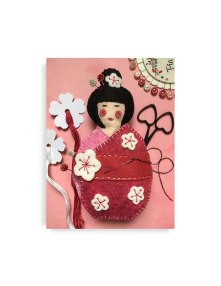 Viltpakket kokeshi speldenkussen en schaarhouder
