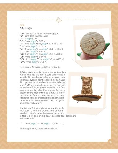 Boek amigurumi's op vakantie aan het strand en in het bos